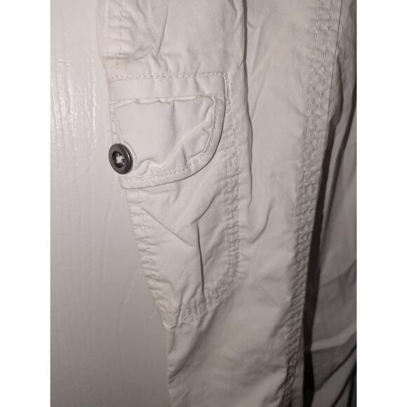 CHICO'S Cropped Pants Womens‎ Size 2 White Cargo Two Button Closure Casual Chic - Picture 3 of 5